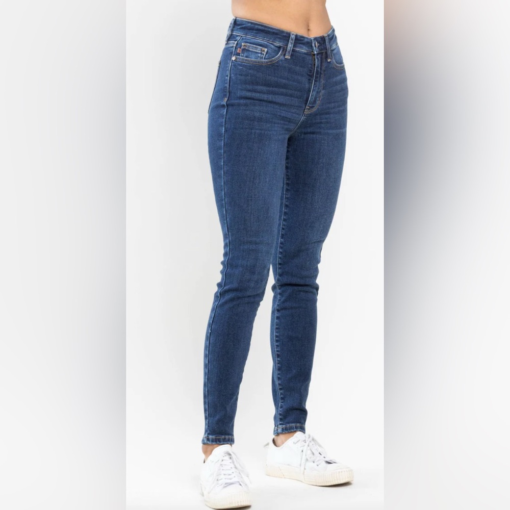 Judy Blue High Rise Skinny Fit Dark Blue Skinny Jeans. Raw hems. Women size 9/29